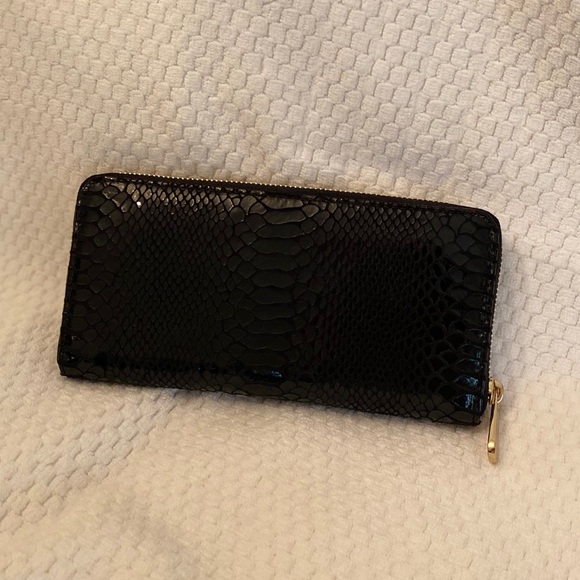 🌺 NEW‼️ MK Python Embossed Leather Wallet 🌺 - Picture 3 of 6